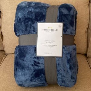 QUEEN/Full size Threshold Microplush Blanket - Dark Royal Blue Color.